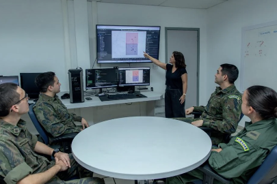 Aerovisão Magazine cover featuring Aerospace Innovation